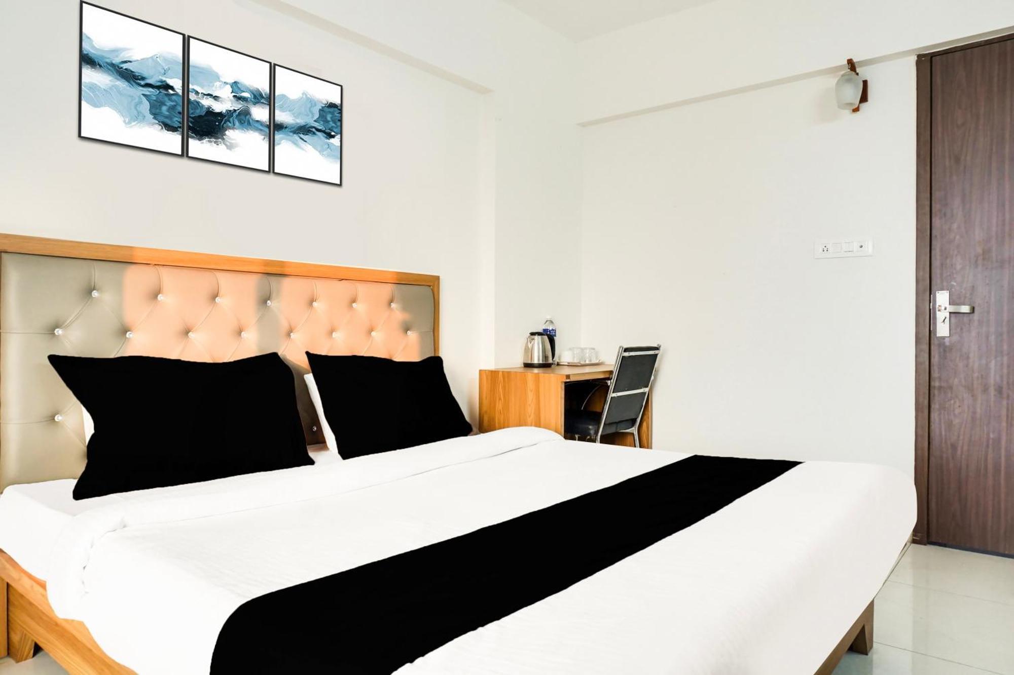 Super Townhouse Lohegaon Near Pune Airport Formerly Landmark Regency Lohogaon Bagian luar foto