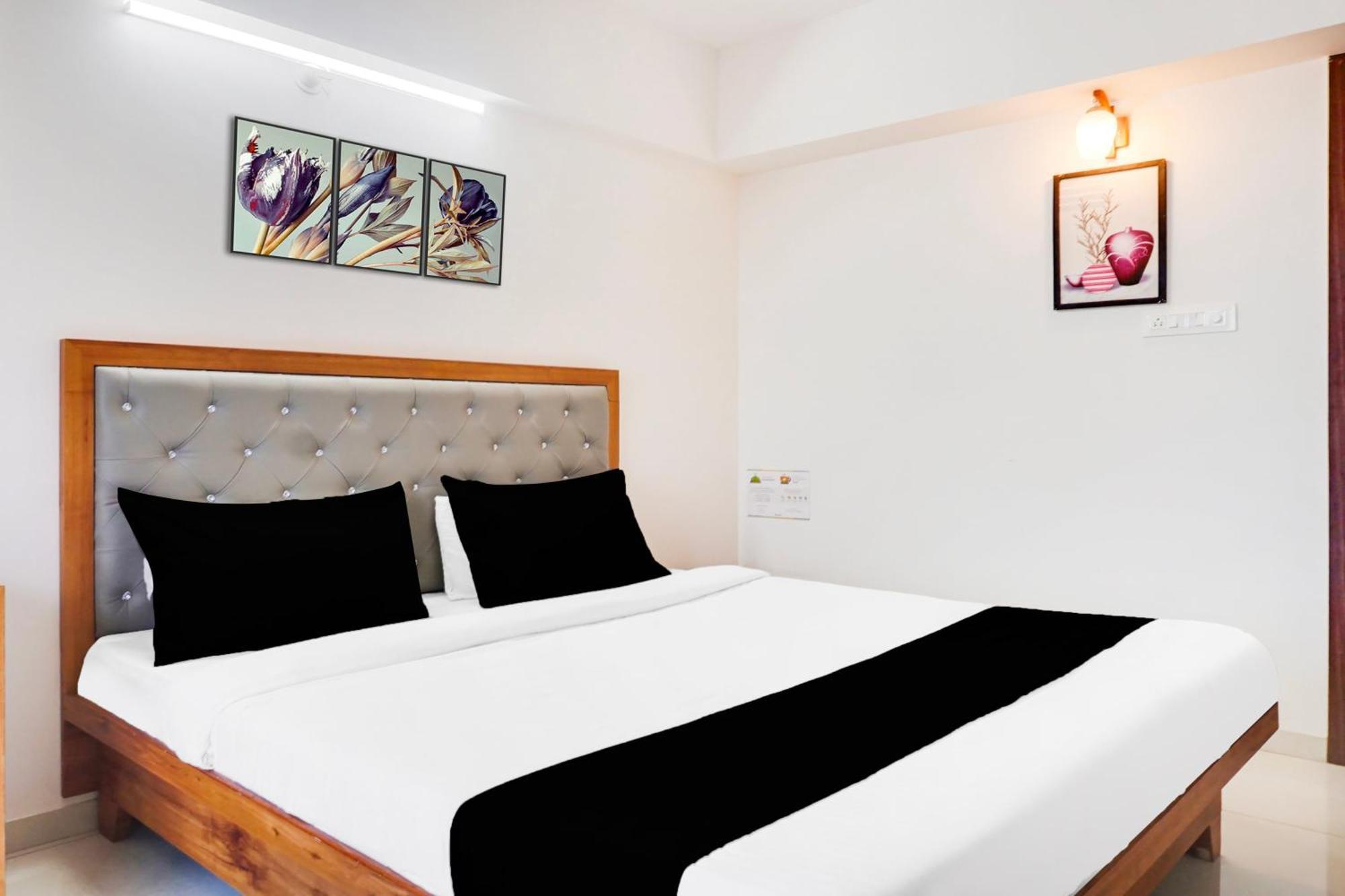 Super Townhouse Lohegaon Near Pune Airport Formerly Landmark Regency Lohogaon Bagian luar foto