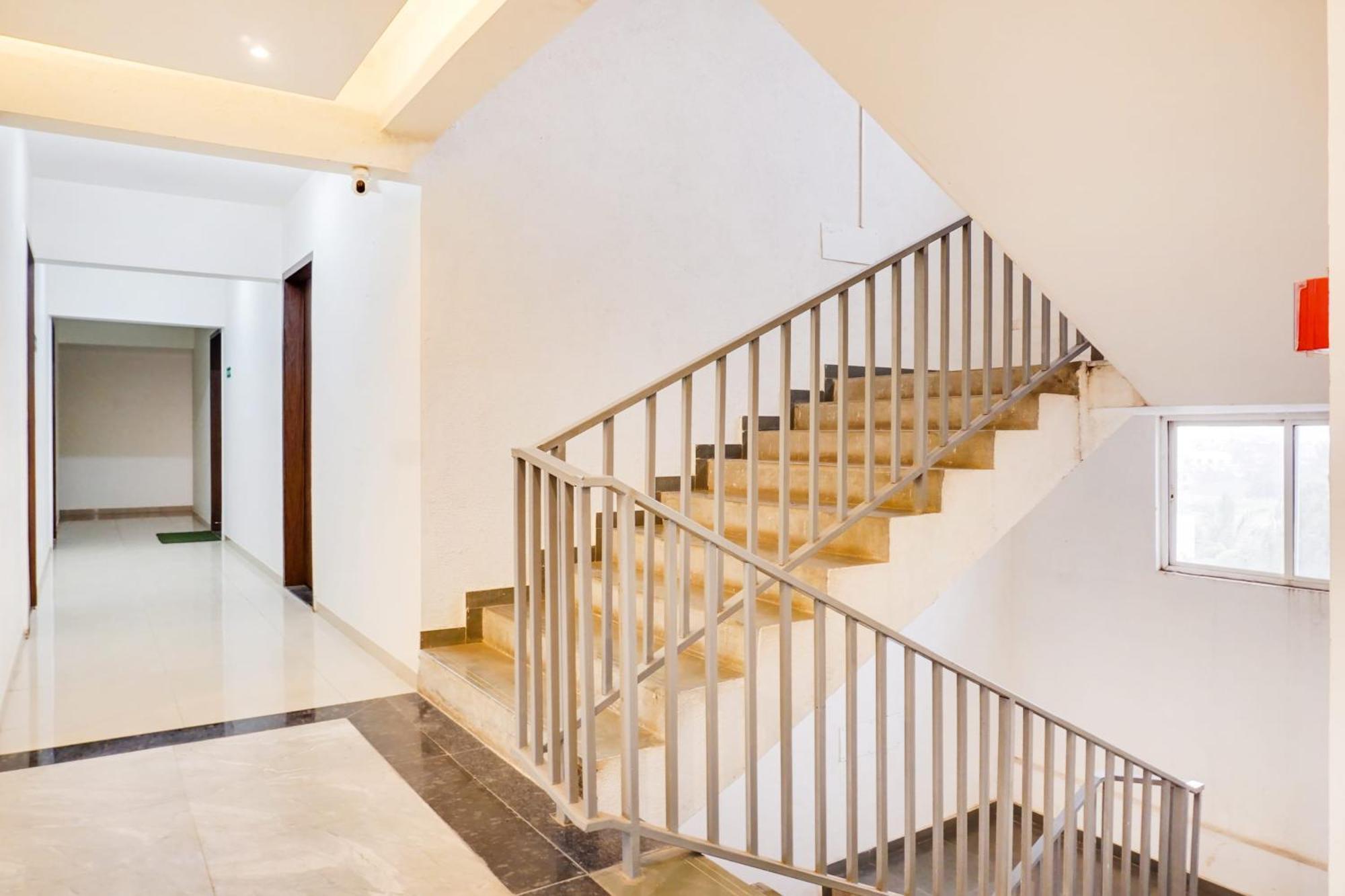 Super Townhouse Lohegaon Near Pune Airport Formerly Landmark Regency Lohogaon Bagian luar foto