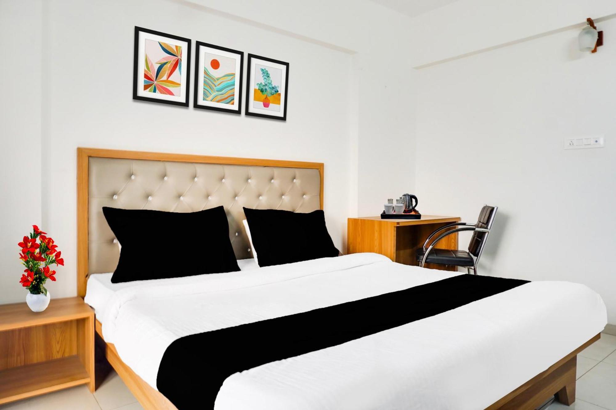 Super Townhouse Lohegaon Near Pune Airport Formerly Landmark Regency Lohogaon Bagian luar foto