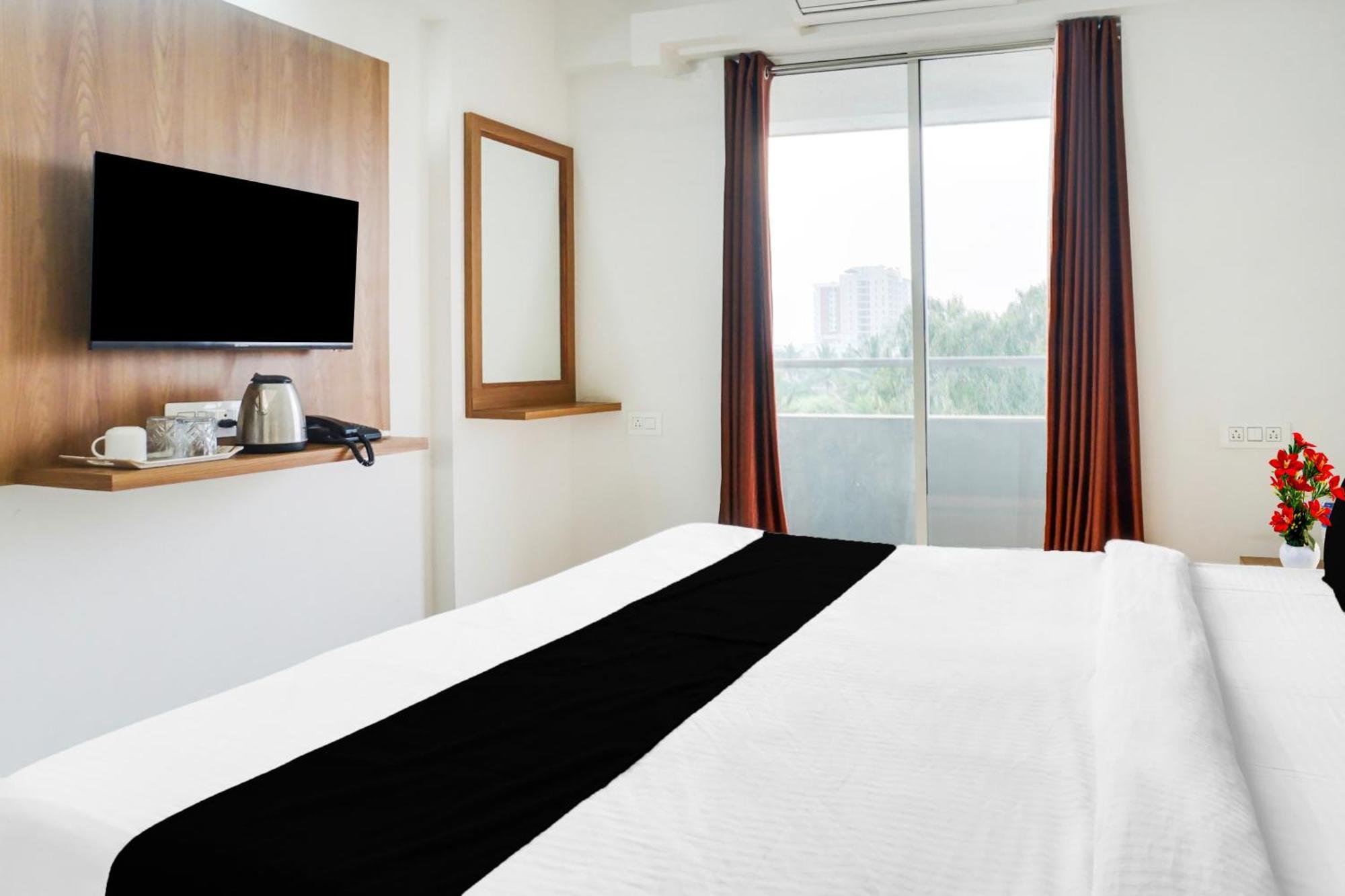 Super Townhouse Lohegaon Near Pune Airport Formerly Landmark Regency Lohogaon Bagian luar foto